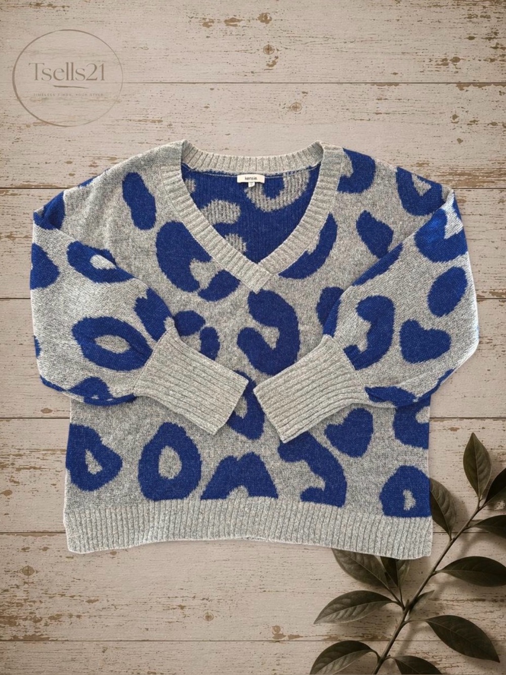 Kensie Gray & Royal Blue Leopard Print V-Neck Sweater - Size XL
